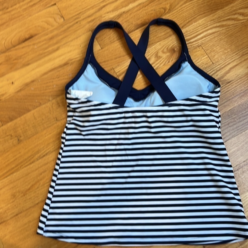 Nike Women’s racerback Bathing Suit Tankini top. Size small - Picture 2 of 10